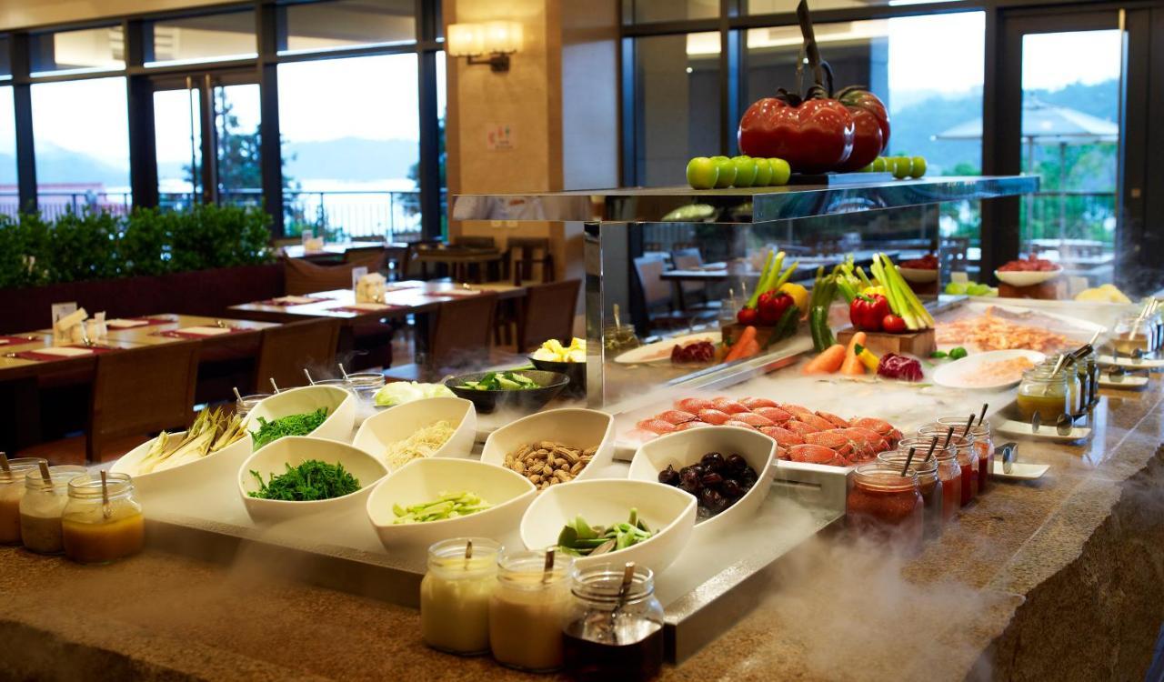 Fleur De Chine Hotel Yuchi Exteriér fotografie A salad bar