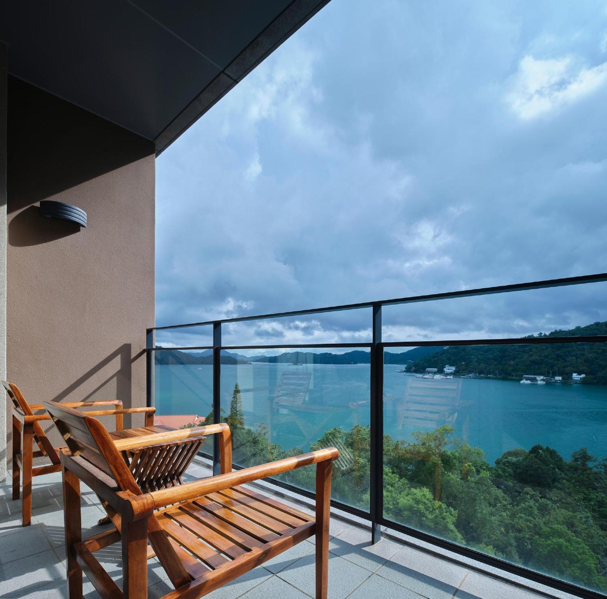 Fleur De Chine Hotel Yuchi Pokoj fotografie View of Lake Biwa from a guest room