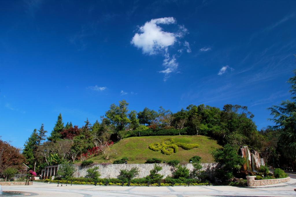Fleur De Chine Hotel Yuchi Exteriér fotografie The tomb of King Heo Jun